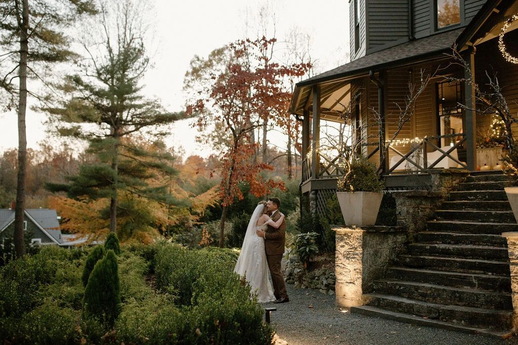 Micro wedding at The Saluda Inn